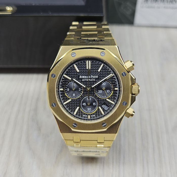 Venta de réplica AAA reloj Audemars Piguet Royal Oak Chronograph en oro amarillo con carátula negra tapicería.
