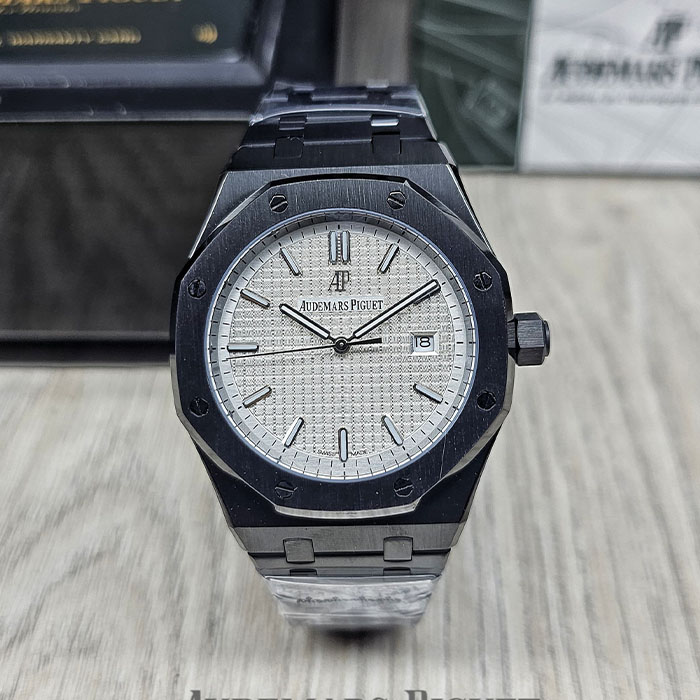 Comprar réplica AAA de reloj Audemars Piguet Royal Oak Ceramic en PVD negro con esfera plata tapicería.