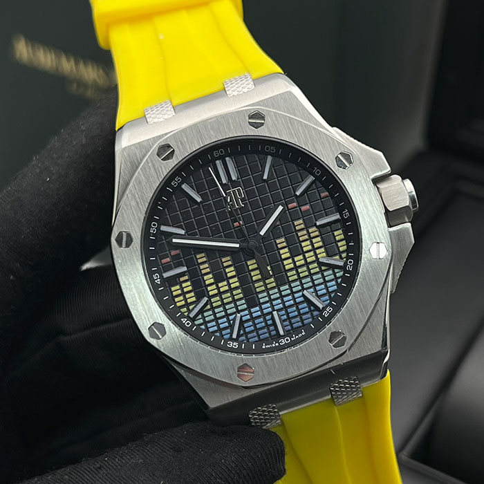 Réplica AAA reloj Audemars Piguet Royal Oak Offshore Music Edition con correa de silicona amarilla disponible para comprar.